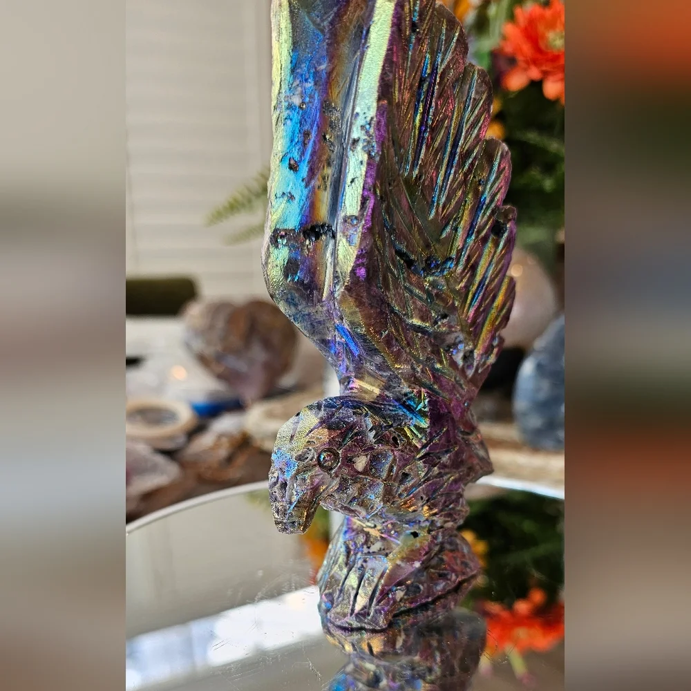 Aura Titanium Hawk Crystal Carving - Picture 4 of 8